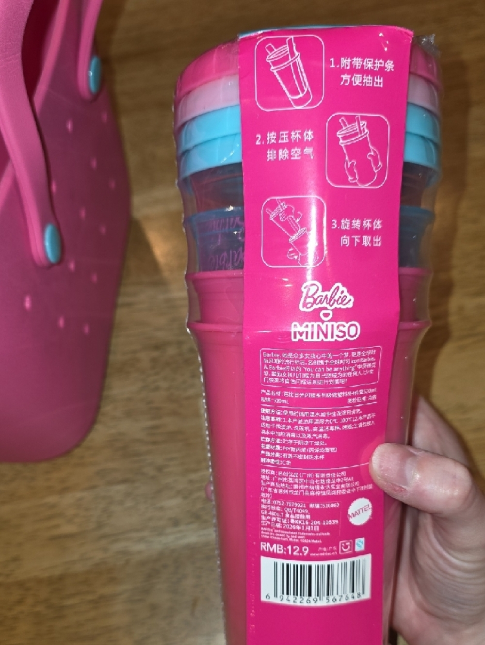 Barbie Hot Pink Lunch Tote Bag with Matching Pink Cups and Straws - Picture 7 of 7